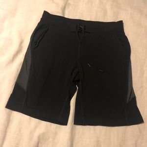 Men’s Lululemon Black and Grey Shorts with Lining